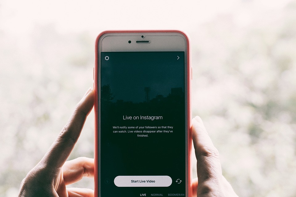6 Ways Social Media Can Enhance Your Adventure